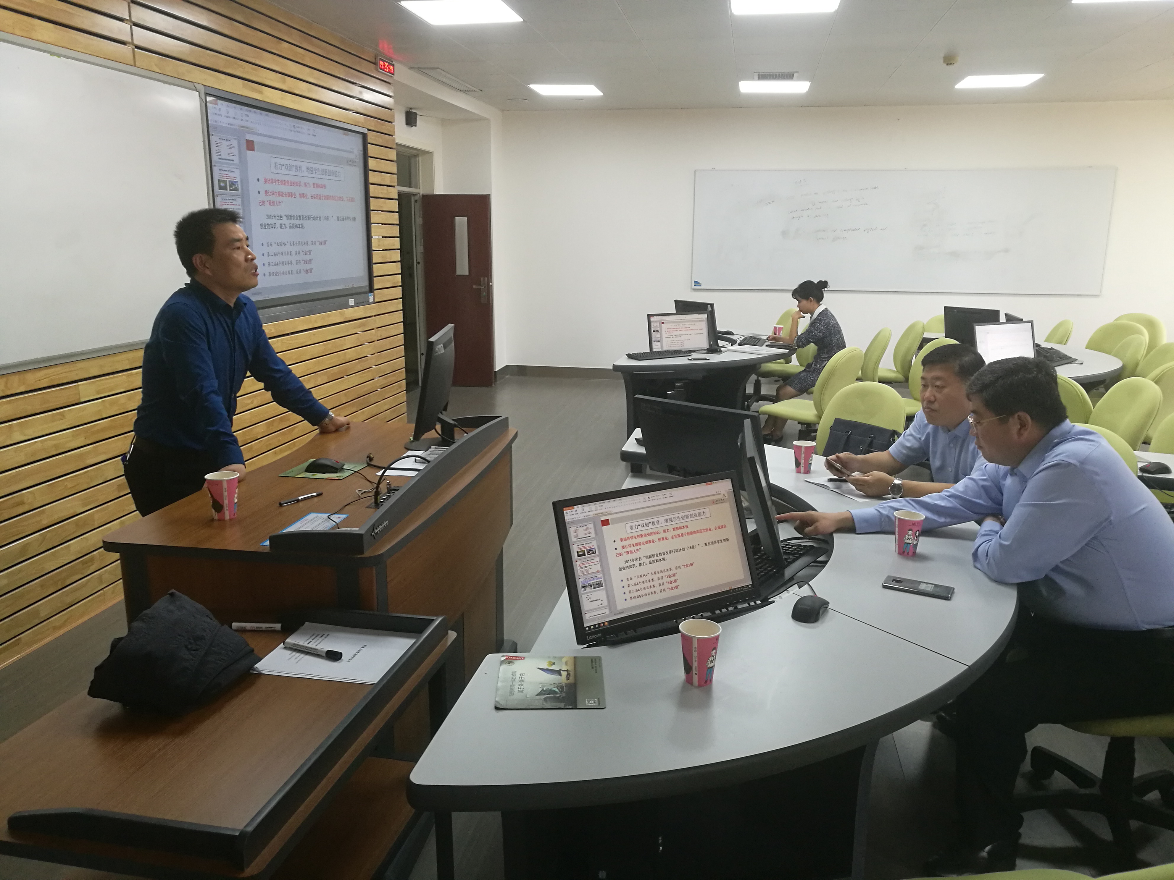 正文 10月14-18日,王曙光校长带领教务处相关人员先后赴浙江大学,四川